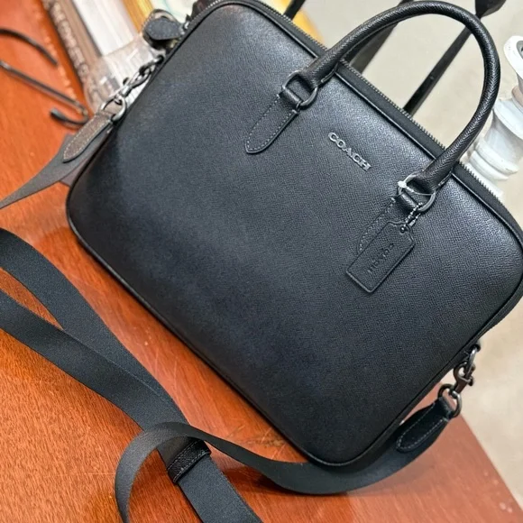 Coach Men’s Liam Compact Brief OFFERS ACCEPTED - Picture 2 of 13